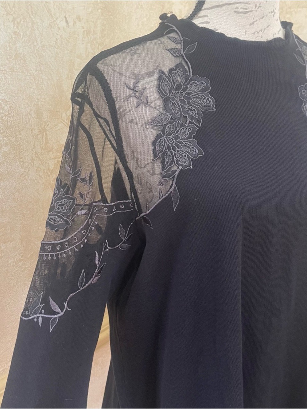 Free People Daniella Top, shoulders sheer mesh floral embroidered accents Sz L - Picture 3 of 9